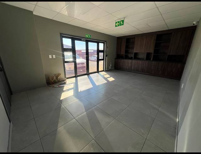 5,646M² WAREHOUSE TO LET IN KNOPJESLAAGTE